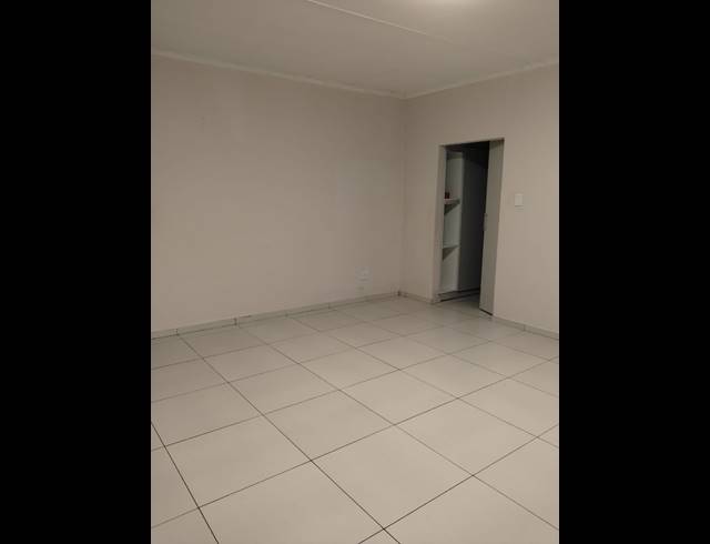 5 BEDROOM FREESTANDING FOR SALE IN FLAMWOOD